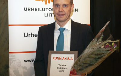 Urheilutoimittajain Liitto palkitsi Vuoden tiedottajana Mika Norosen