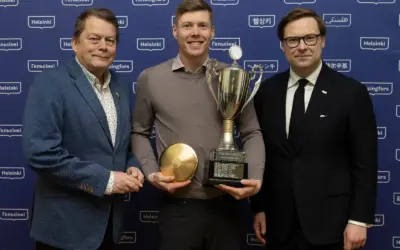 Harri Heliövaaralle luovutettiin Kultaisen kiekko